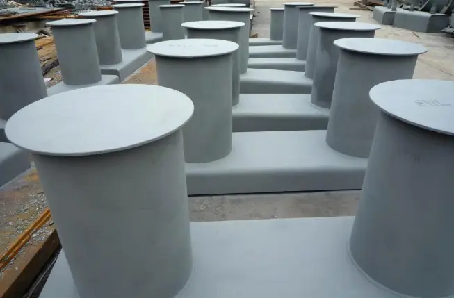Why is a Ship's Rope Fixed to a Plain Bollard